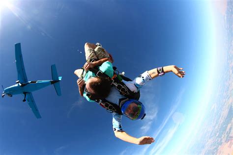 odds of dying skydiving